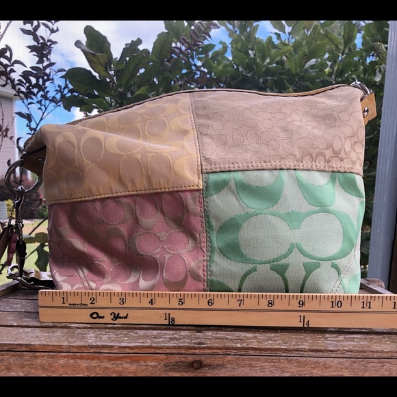 Beautiful Coach purse. Great for Spring and Summer. - Picture 6 of 14